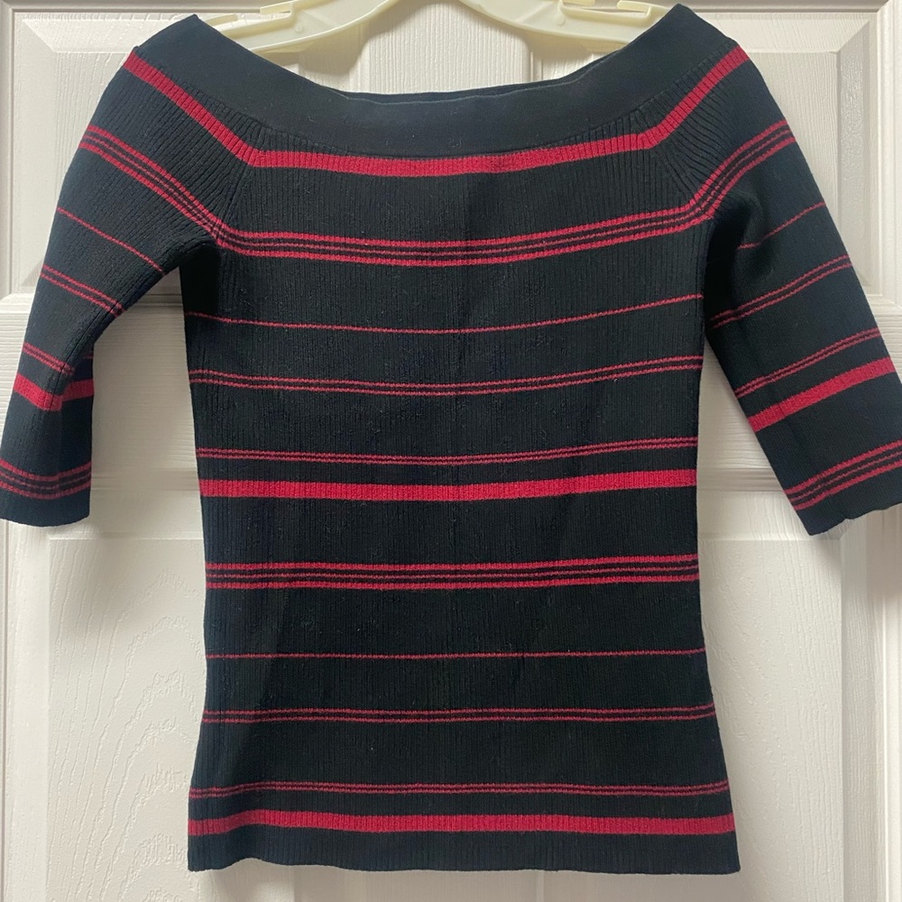 Women’s off the shoulder sweater, M